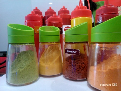 aneka saus teman ayam di MORStore. mau coba?