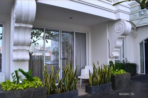 teras kamar favoritku, langsung ke kolam renang