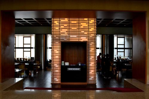 reception restoran di bagian tengah