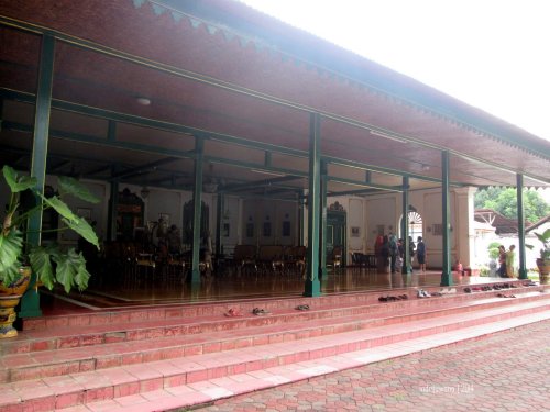 tangga rendah ke Paduraksa