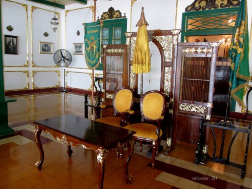 tempat duduk raja kacirebonan