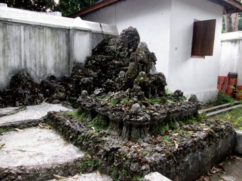 bebatuan karang ini ada di setiap keraton