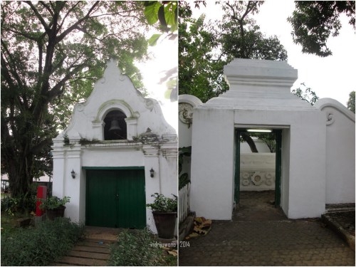 atap meruncing, dan lonceng di atasnya, bangunan i ni dulu berfungsi apa?