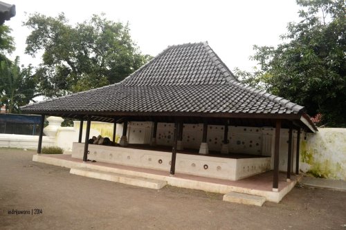 pendopo di dalam siti hinggil, untuk pengiring raja