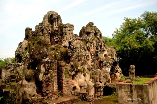 bagian belakang candrasengkala