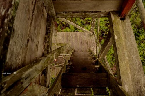 kayu menara yang tua