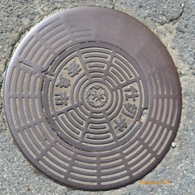 manhole cover lain di NARA, mungkin fungsi utilitas di bawahnya berbeda