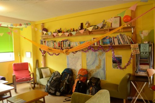 di lantai 3 casa noda nagasaki, ternyata banyak yang membawa ransel