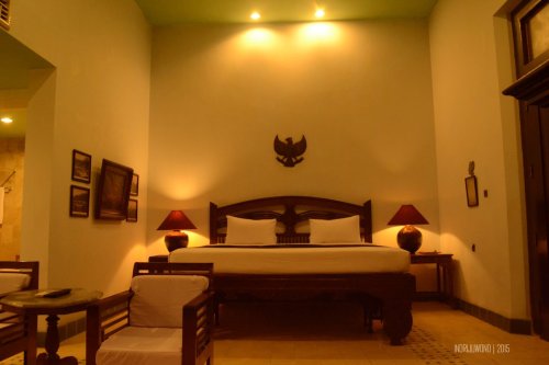 tempat tidur di kamar sang fajar