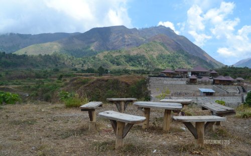 12-nauli-bungalow-sembalun-lombok-sitting-groups