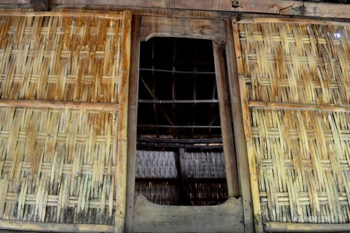13-sembalun-lawang-desa-adat-beleq-blek-pintu-rumah
