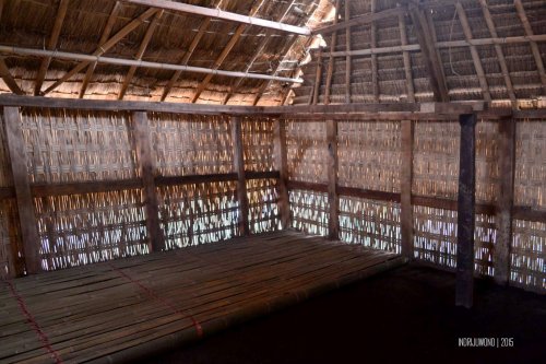 14-sembalun-lawang-desa-adat-beleq-blek-dalam-rumah-interior