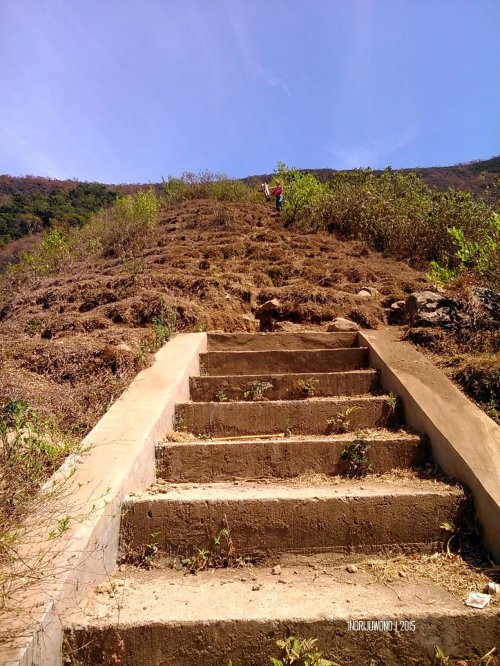 2-bukit-pergasingan-peringatan-tangga-awal-mendaki