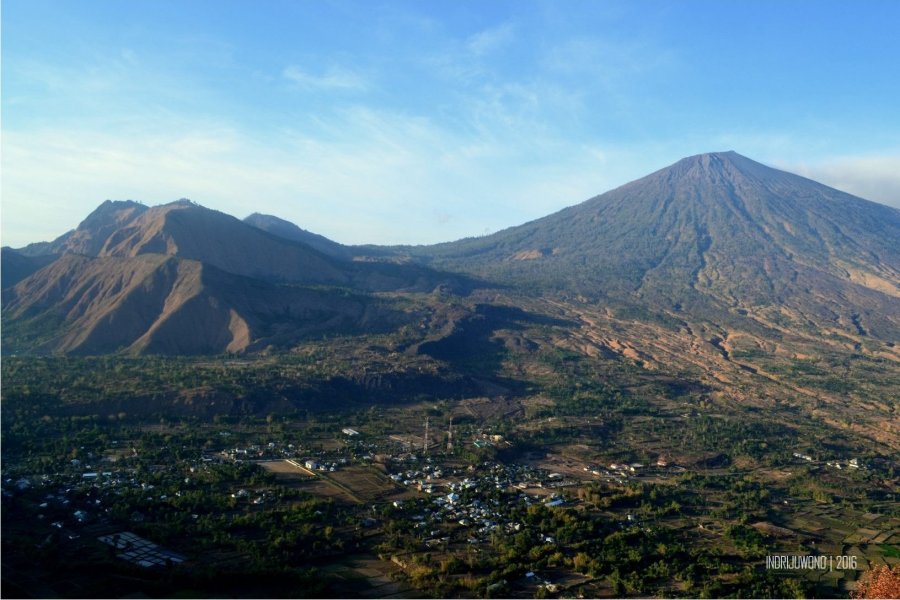 5-bukit-pergasingan-rinjani-dari-puncak-bukit