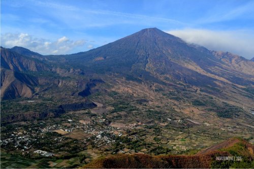 7-bukit-pergasingan-desa-sembalun-dari-puncak-bukit-another-view
