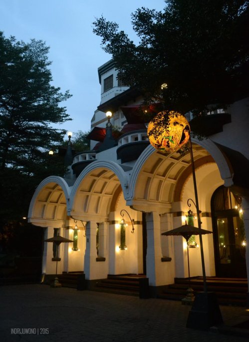 0-c-tugu-kunstkring-paleis-review-arch-facade