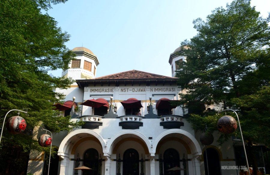 0-cover-tugu-kunstkring-paleis-review