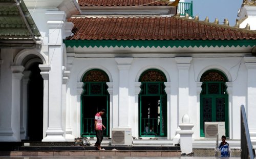 13-jembatan-ampera-pintu-masjid-agung-palembang