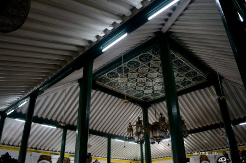 14-jembatan-ampera-interior-masjid-agung-palembang