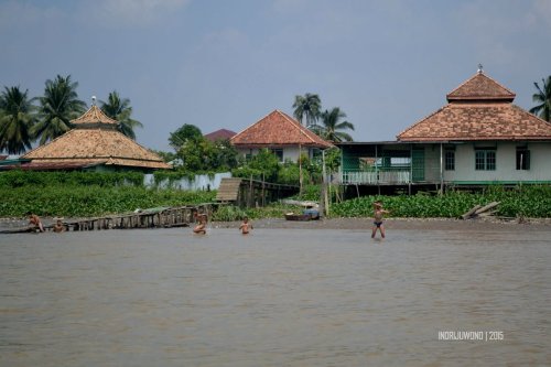 14-musi-rumah-kayu-seberang-ulu-anak-anak