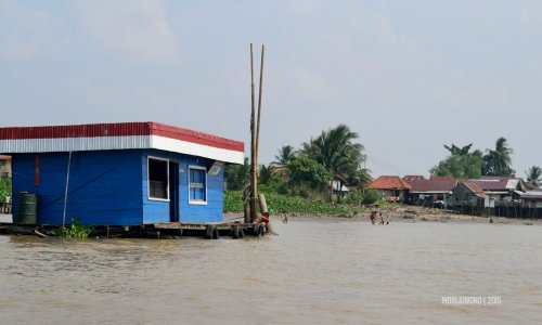 15-musi-rumah-kayu-seberang-ulu-kios-solar