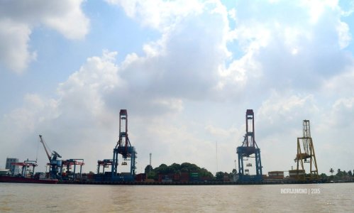 23-sungai-musi-kapal-container-field-pupuk-sriwijaya