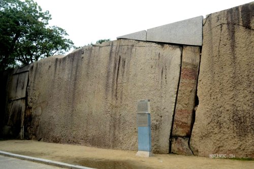 10-osaka-castle-guardwall-bigwall