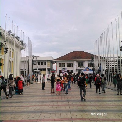 antara gedung dan cikapundung