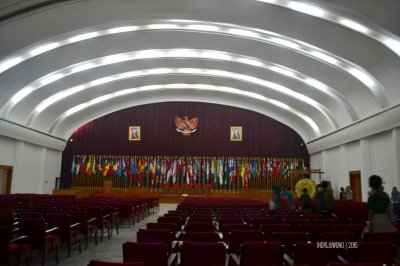 interior ruang konferensi asia afrika