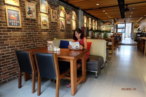 membaca dengan santai