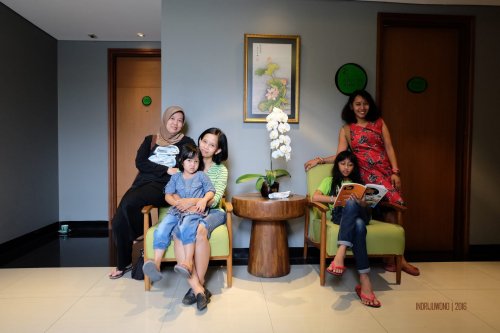 selasar di depan lift