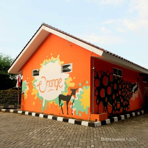 3-orange-resto-bogor-bangunan
