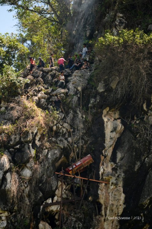 2a-toraja-makam-londa