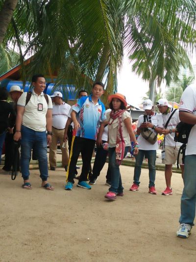 melontar bola lioness, bisa lihat video di bawah nanti