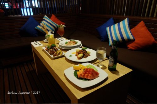 9-de-basilico-the-one-legian-kitchen-restaurant-sofa